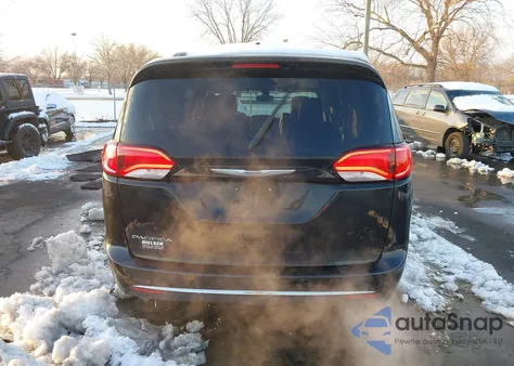 2017 Chrysler Pacifica Touring-L Plus z USA, uszkodzony, nr VIN 2C4RC1EG1HR515312